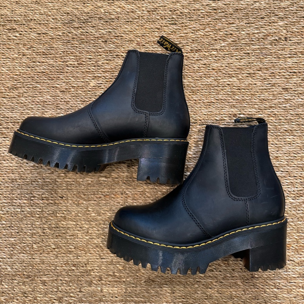 NWT Dr. Martens Women's Rometty Fashion Boots